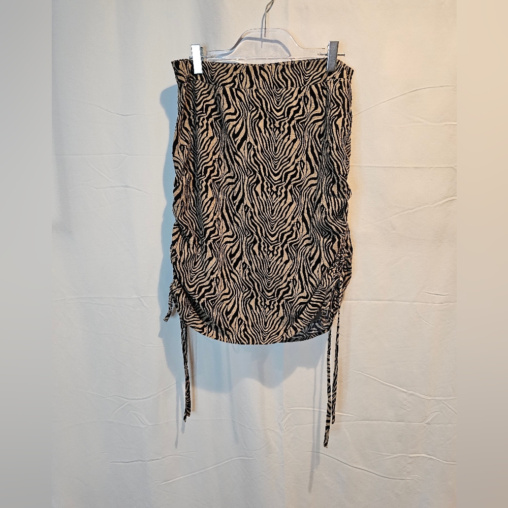 Le Lis‎ Zebra Print Mini Skirt Size M